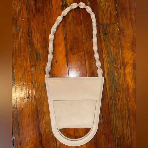Jacquemus beige Le Papier 'Le Sac à L'Envers' bag. - Picture 3 of 8